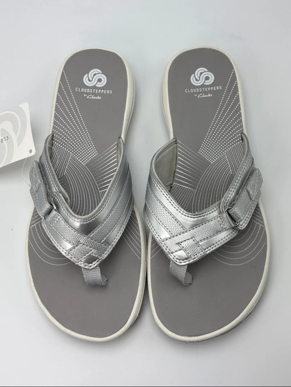 Clarks Cloudsteppers Breeze Silver Thong Sandals - size 8 NEW - Picture 2 of 9